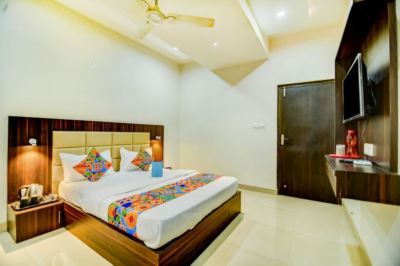 Fabhotel Solitaire Inn