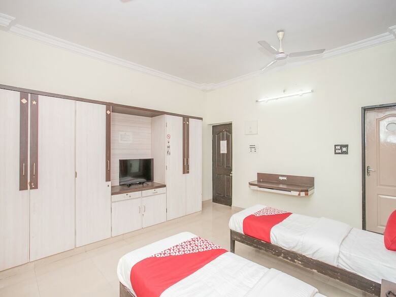 Oyo 35708 Zee Hotel