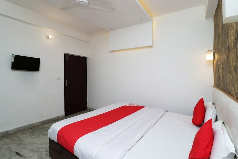 Oyo 28240 Hotel D' Seasons