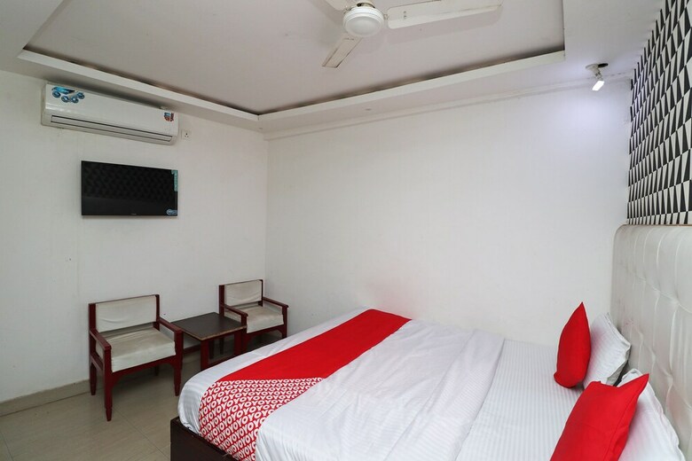 Oyo 28240 Hotel D' Seasons