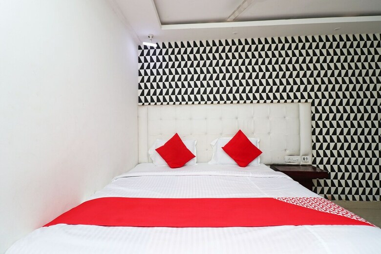 Oyo 28240 Hotel D' Seasons