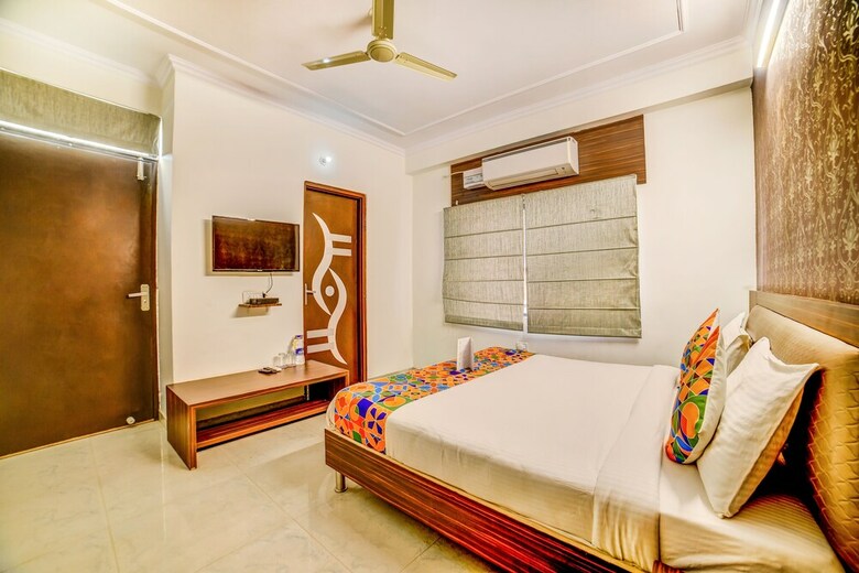 Fabhotel Radha Nikunj Residency