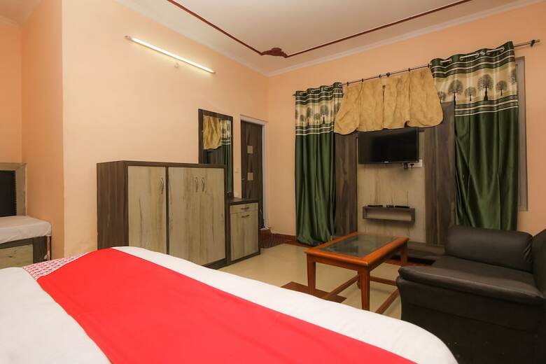 Oyo 28144 Hotel Krishna