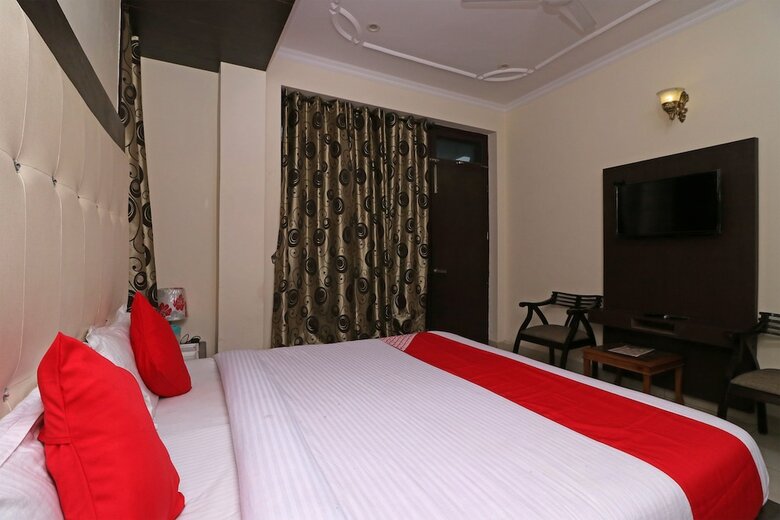 Oyo 31120 Hotel Royale India