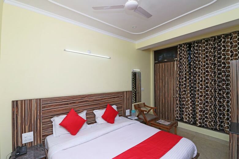Oyo 31120 Hotel Royale India