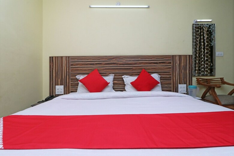Oyo 31120 Hotel Royale India