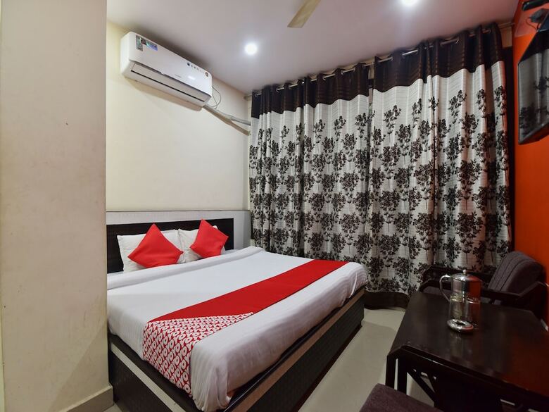Oyo 28027 Hotel Dhruv