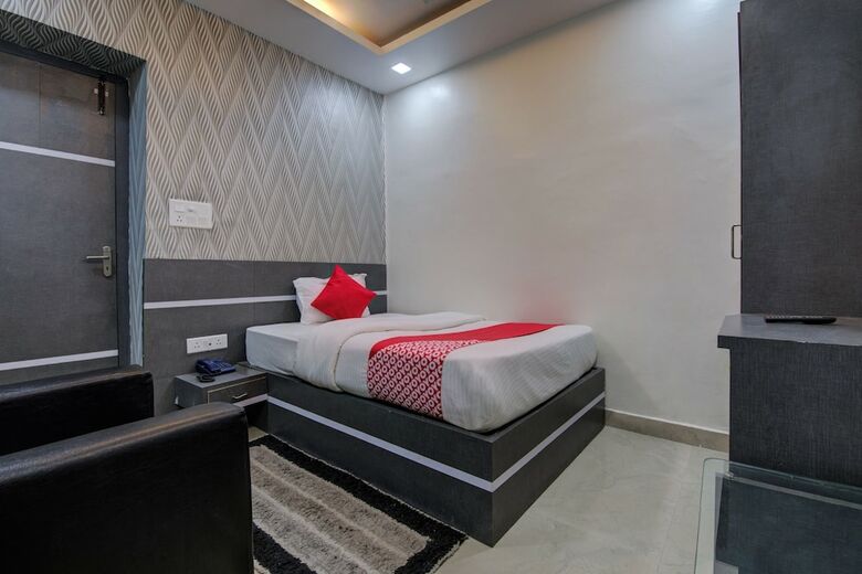 Oyo 29204 Hotel Blue Sapphire