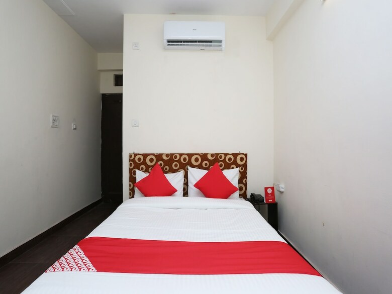 Oyo 30850 Hotel Hira