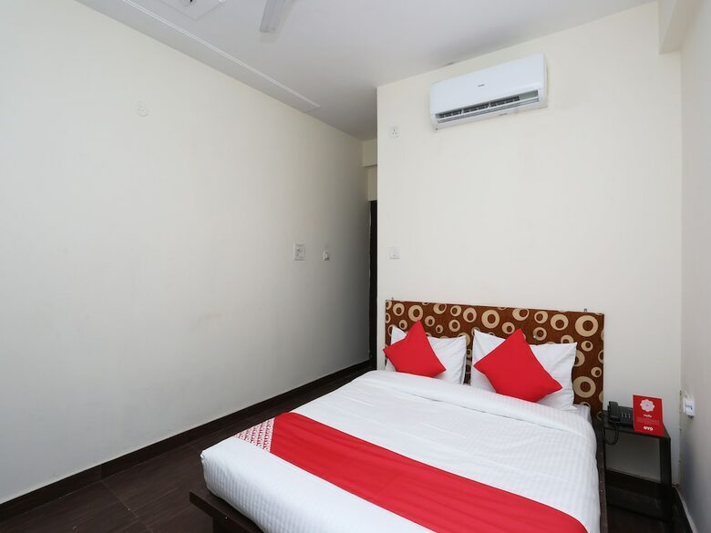 Oyo 30850 Hotel Hira