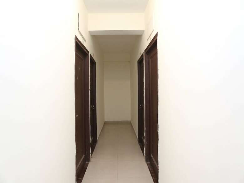 Oyo 30850 Hotel Hira
