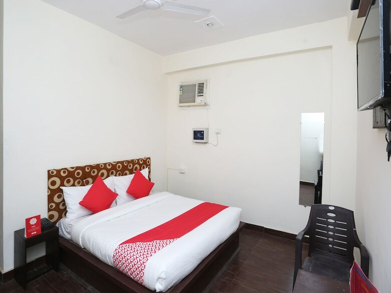 Oyo 30850 Hotel Hira