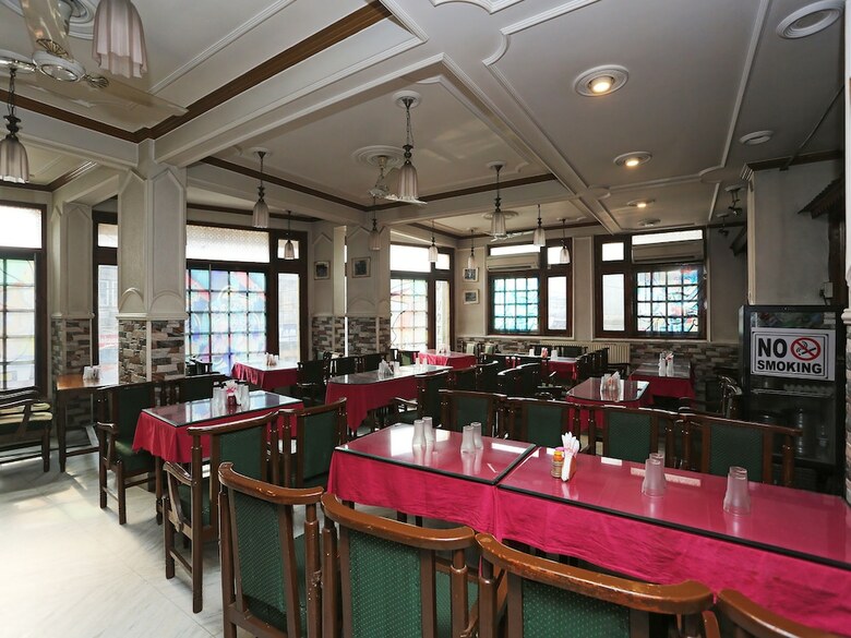 Oyo 24966 Grand Hotel & Restaurant