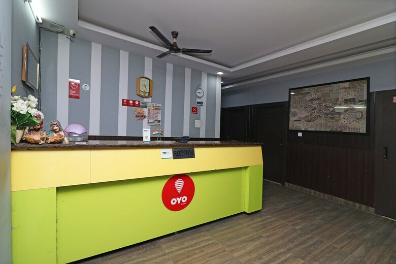 Oyo 29127 Hotel Crown Tower
