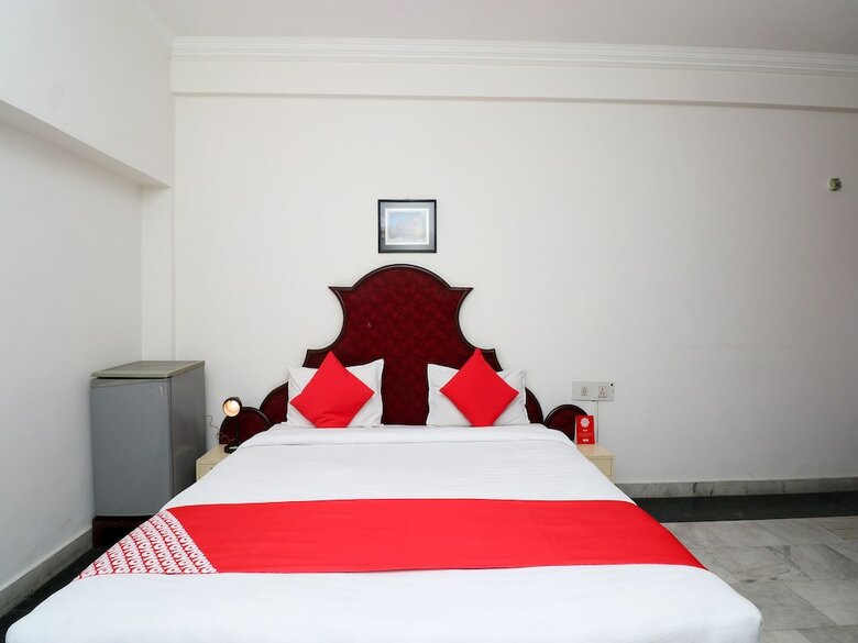Oyo 29566 Hotel Mid Town