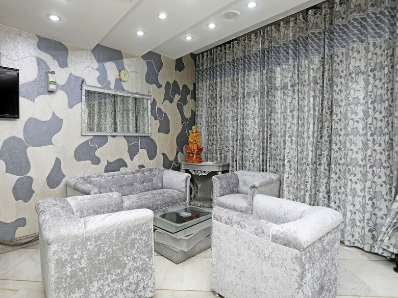 Oyo 29566 Hotel Mid Town