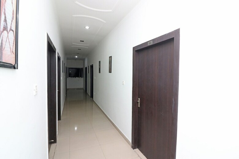 Oyo 24199 Hotel Ojus Tower