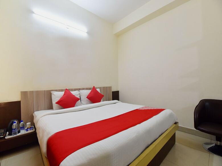Oyo 28322 Hotel Paradise