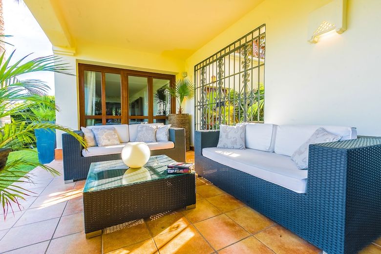 Oleholidays Villa Holy Nueva Andaluc�a
