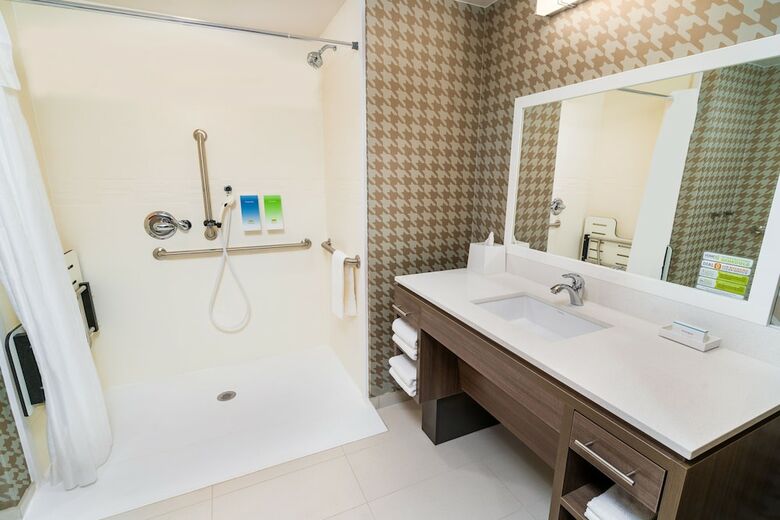 Hotel Home2 Suites By Hilton Bakersfield