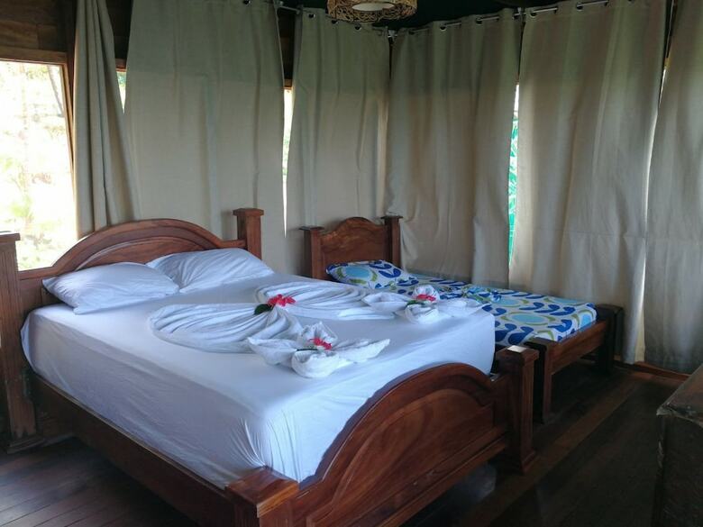 Hostal Punta Marenco Lodge