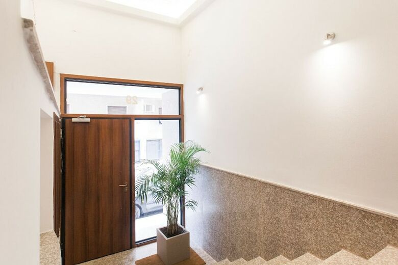 Nicholas Point Apartments And Rooms
