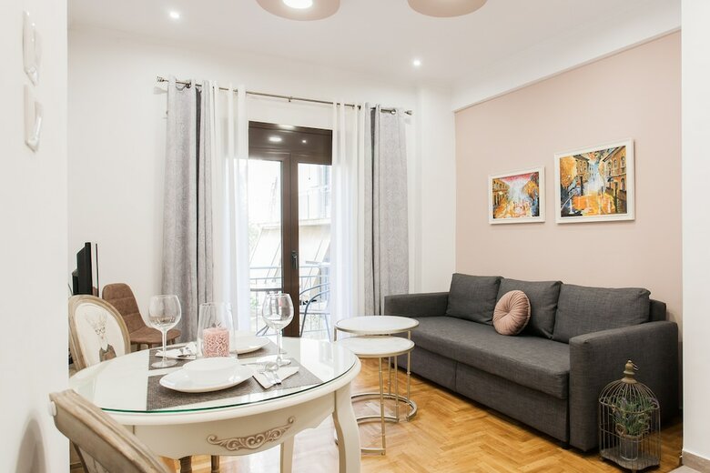Nicholas Point Apartments And Rooms
