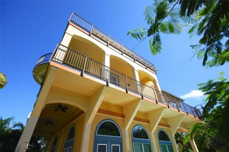 040-beach House Too