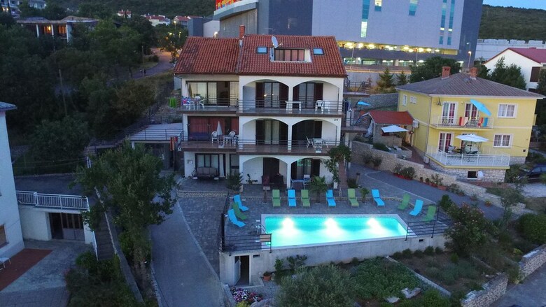 Apartments Lounger Frkovic