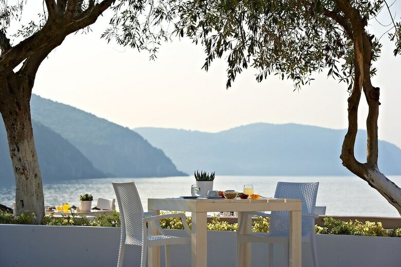 Lichnos Beach Hotel & Suites