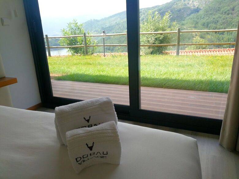 Hotel Dobau Village
