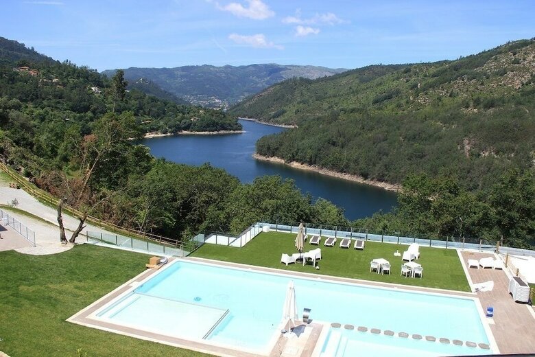Hotel Dobau Village