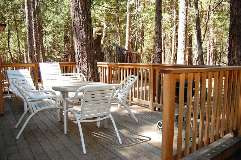 Bassett Cedar Rock Cabin II
