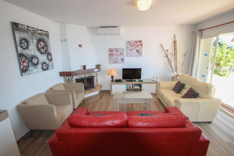 Celia - Oceanfront Villa In Costa Blanca