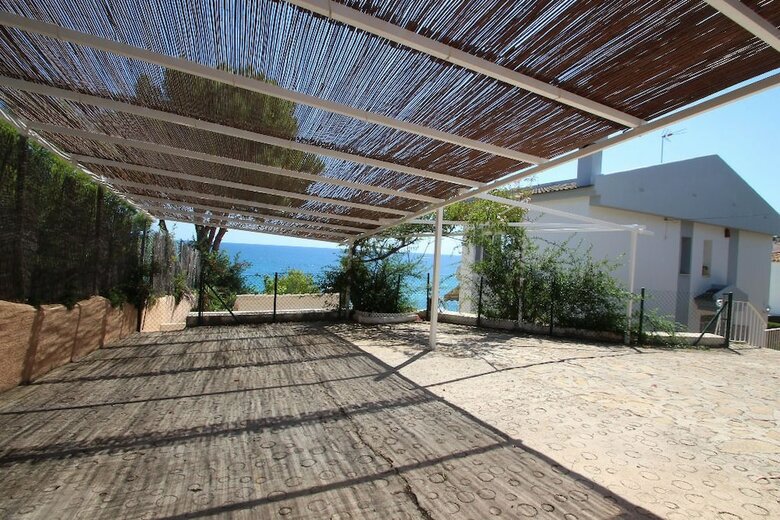 Celia - Oceanfront Villa In Costa Blanca