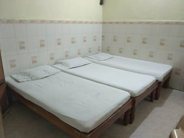 Hotel Iroomz Sai Relax Resiodency
