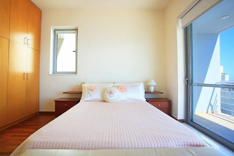 Seafront Home 4' Walk To Private Beach