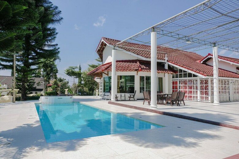 Capital O 802 Omah Londo Hotel & Resort