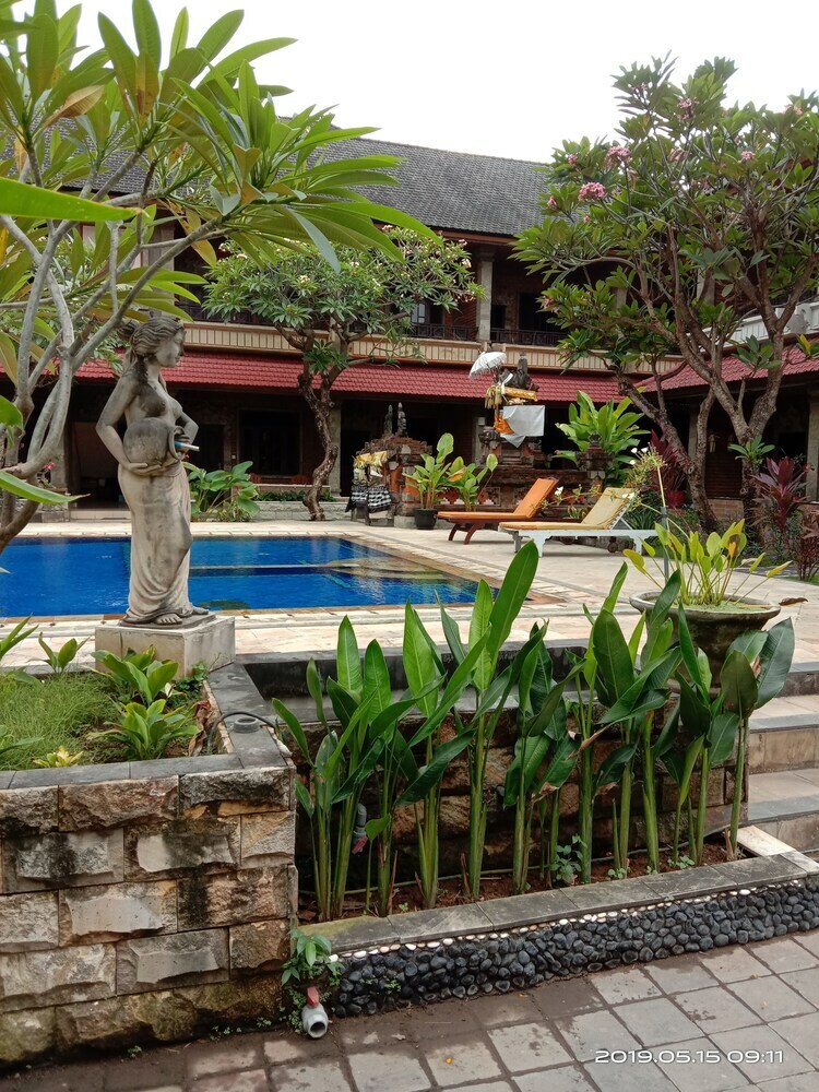 Hotel Tunjung Bali Inn