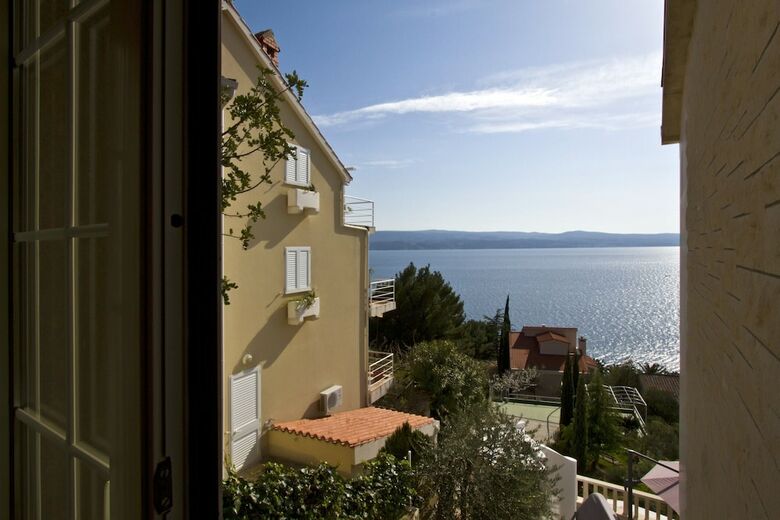 Apartments Vrdoljak