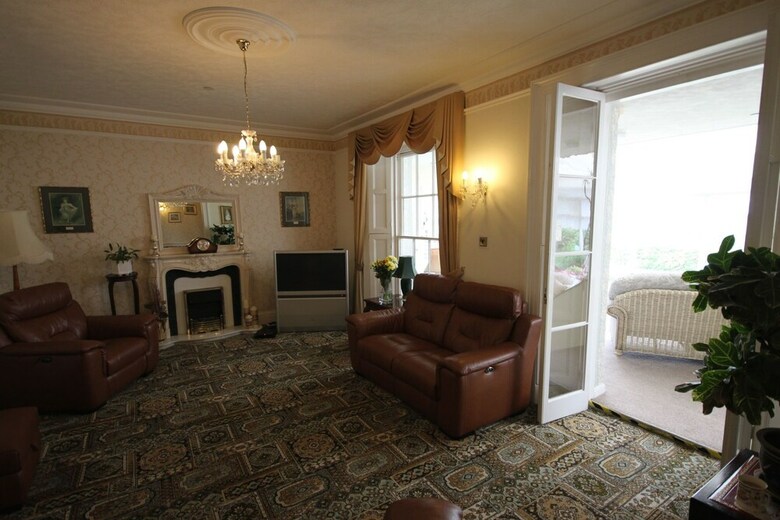 Coombe Court Hotel