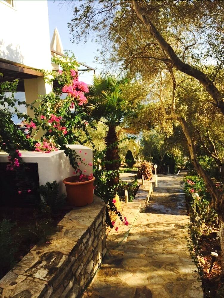 Vhillas Private Luxury Villa Leo