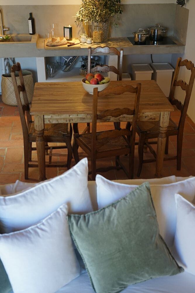 Posada Marrucheti 82