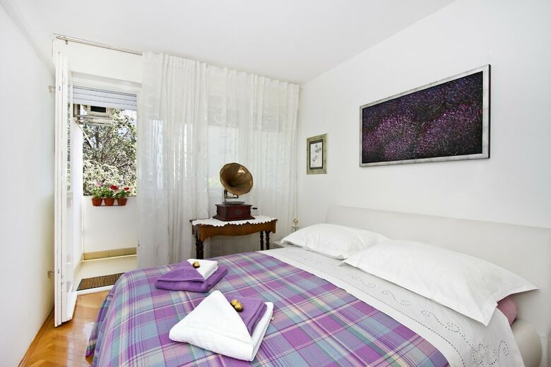 Apartment Depolo