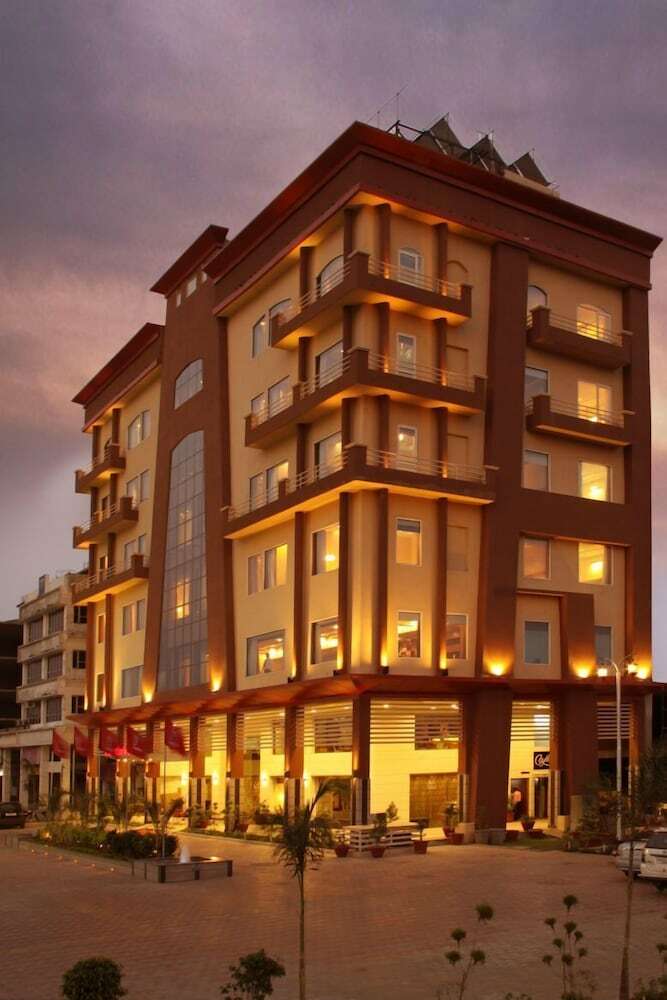 Hotel Hk Clarks Inn, Amritsar