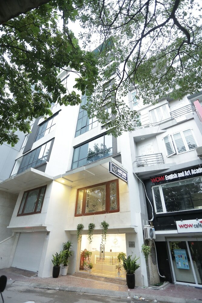 Adeline Hotel