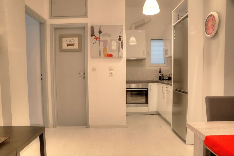 Cosy Apartment In Glyfada Center