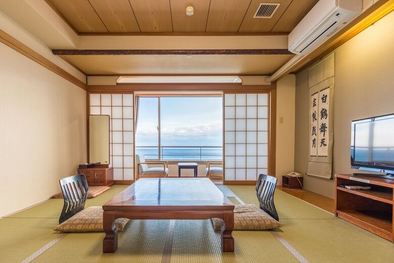 Oceanfront Minamiatagawa Shiosaikan