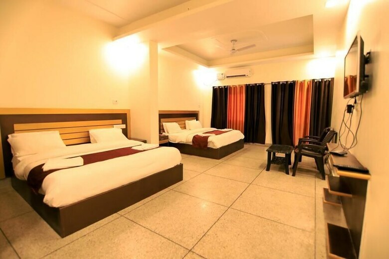 Hotel Shanti Residency