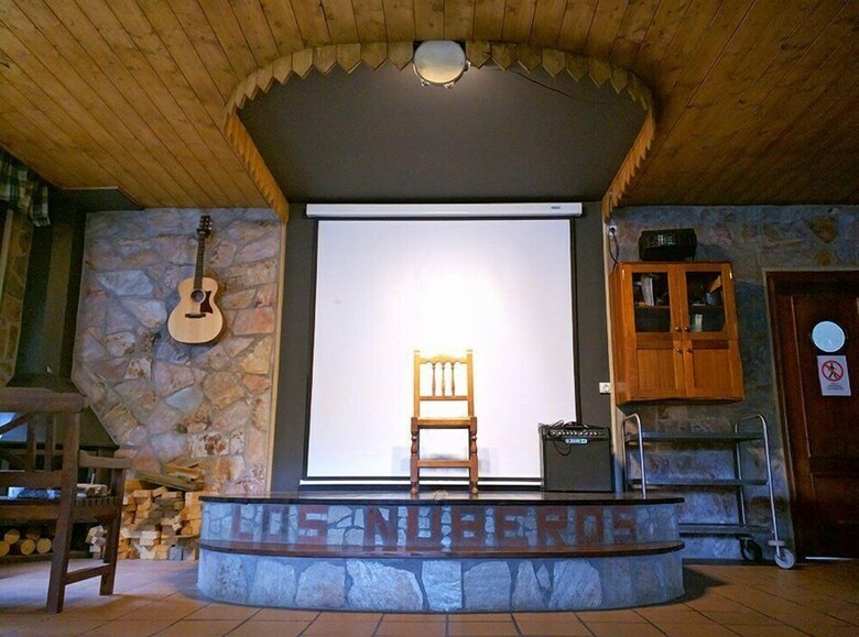 Hostal Albergue Los Nuberos